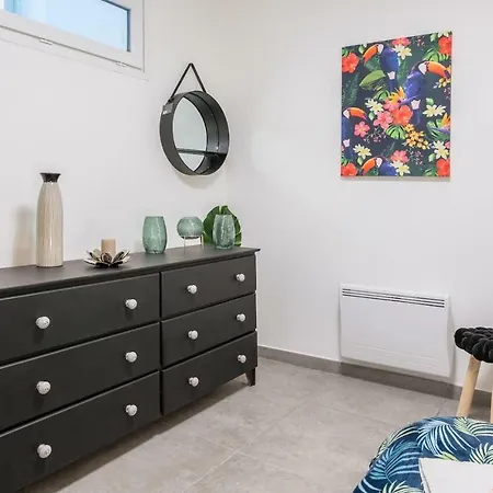 De 56 M² Renove Jungle Chic Avec Balcon Apartment